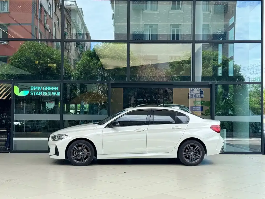 BMW 1 Series 2023 из CN, фото 3