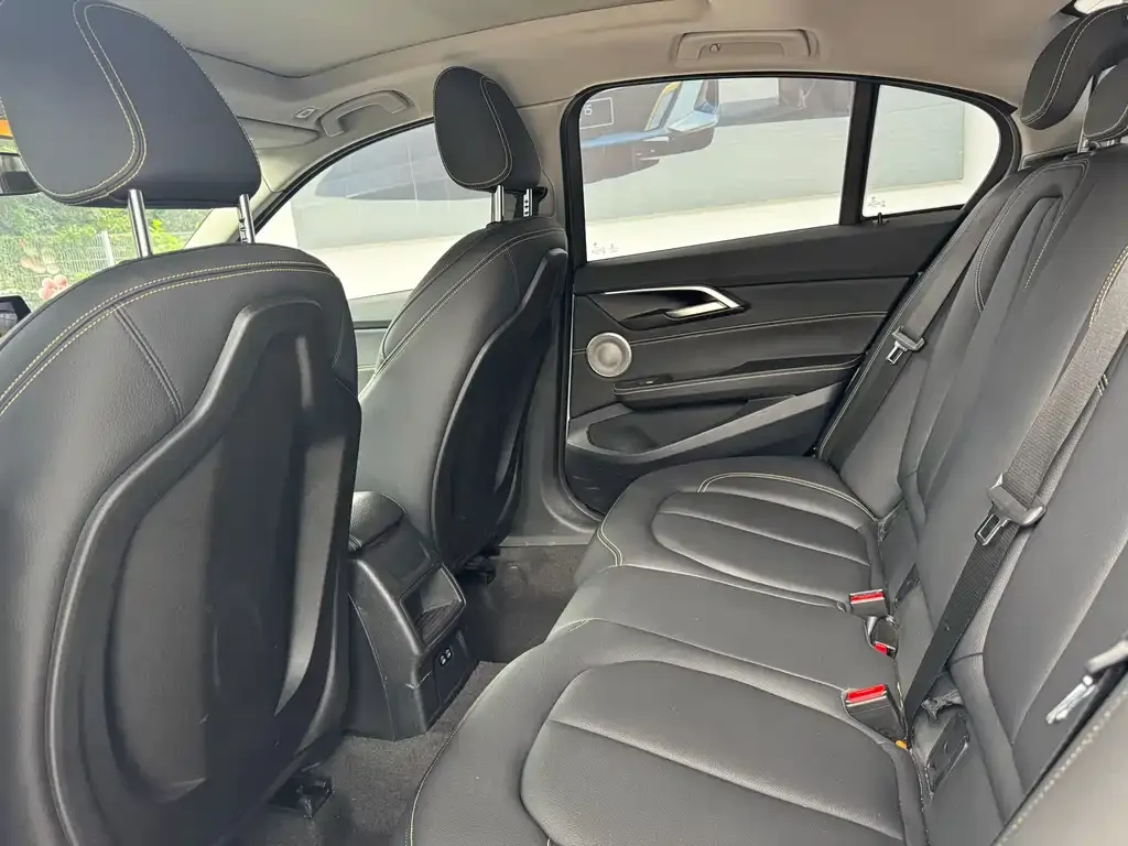 BMW 1 Series 2023 из CN, фото 8