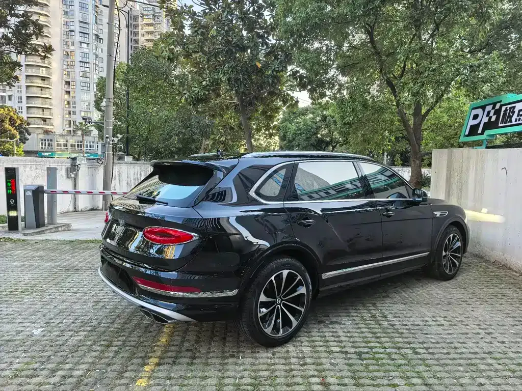 Bentley Bentayga 2024 из CN, фото 10