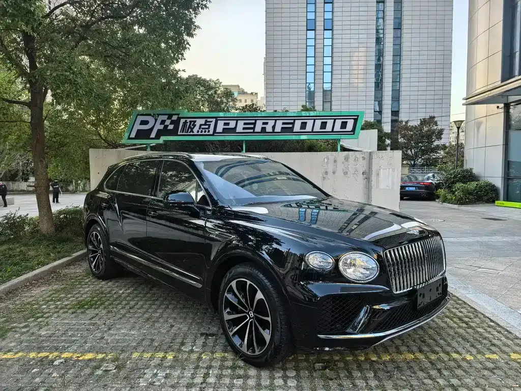 Bentley Bentayga 2024 из CN, фото 2