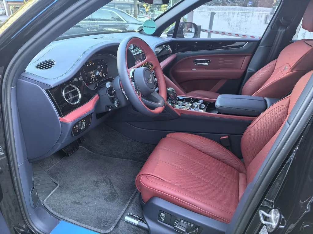 Bentley Bentayga 2024 из CN, фото 4
