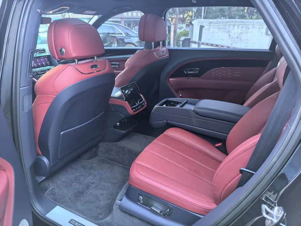 Bentley Bentayga 2024 из CN, фото 5