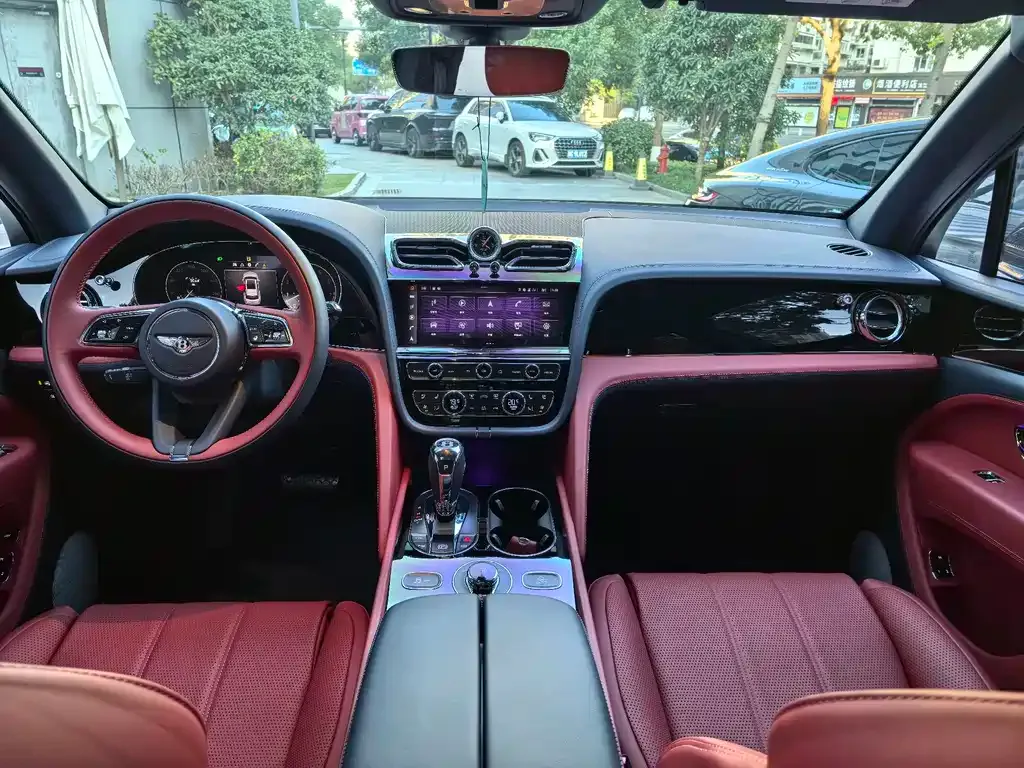Bentley Bentayga 2024 из CN, фото 6