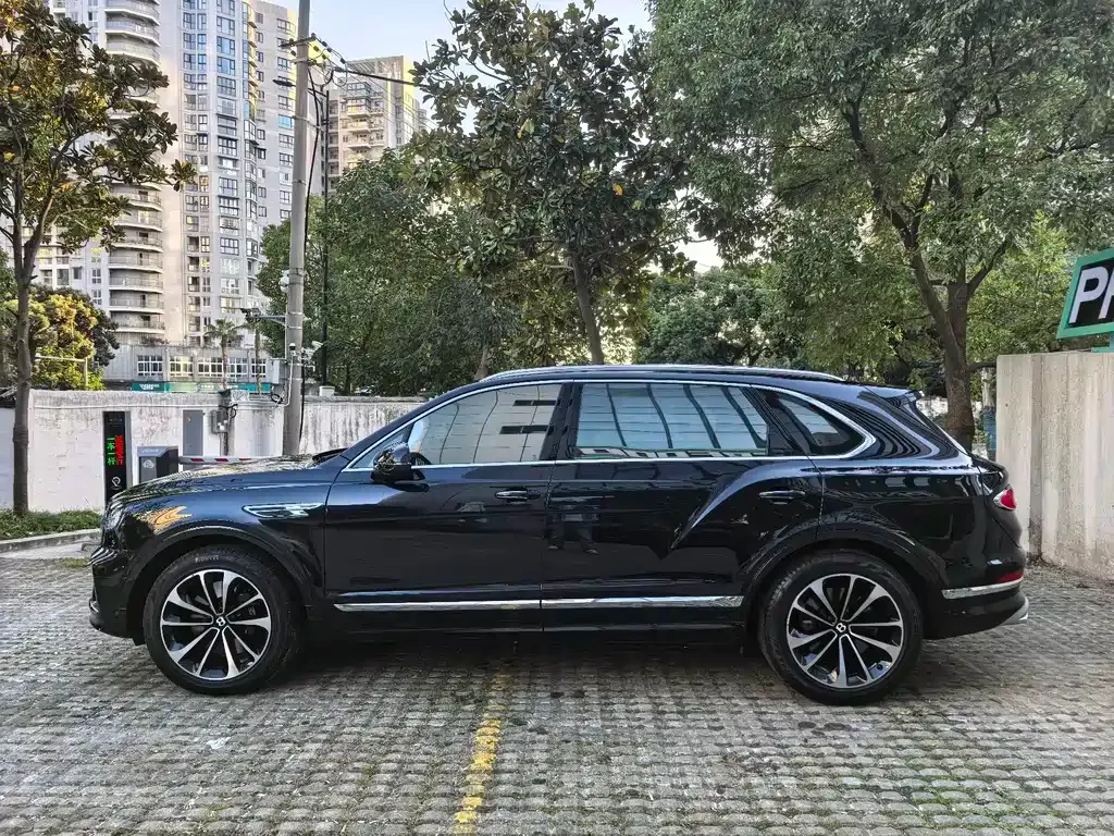 Bentley Bentayga 2024 из CN, фото 7