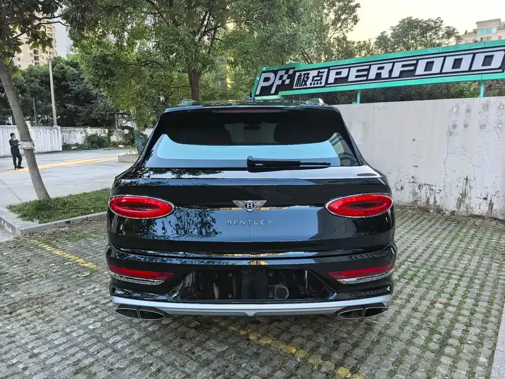 Bentley Bentayga 2024 из CN, фото 9