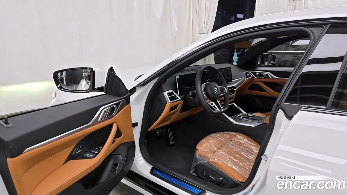 BMW i4 — фото 10