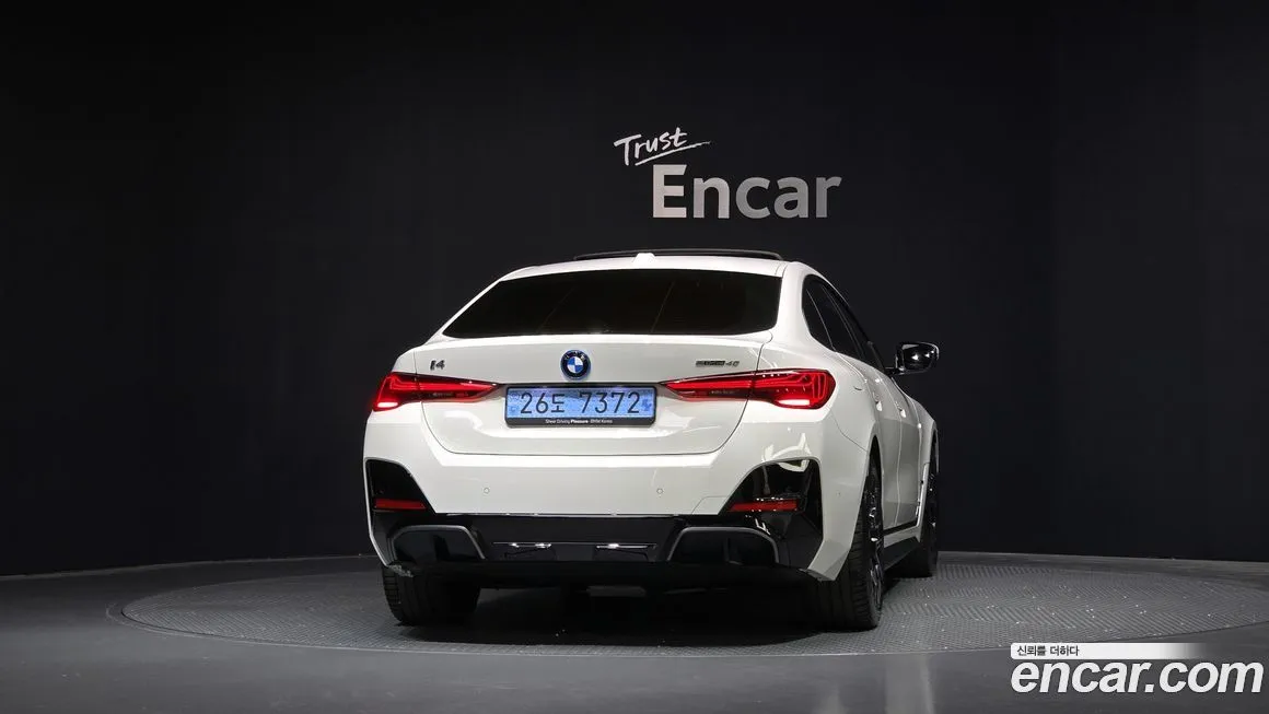 BMW i4 — фото 4