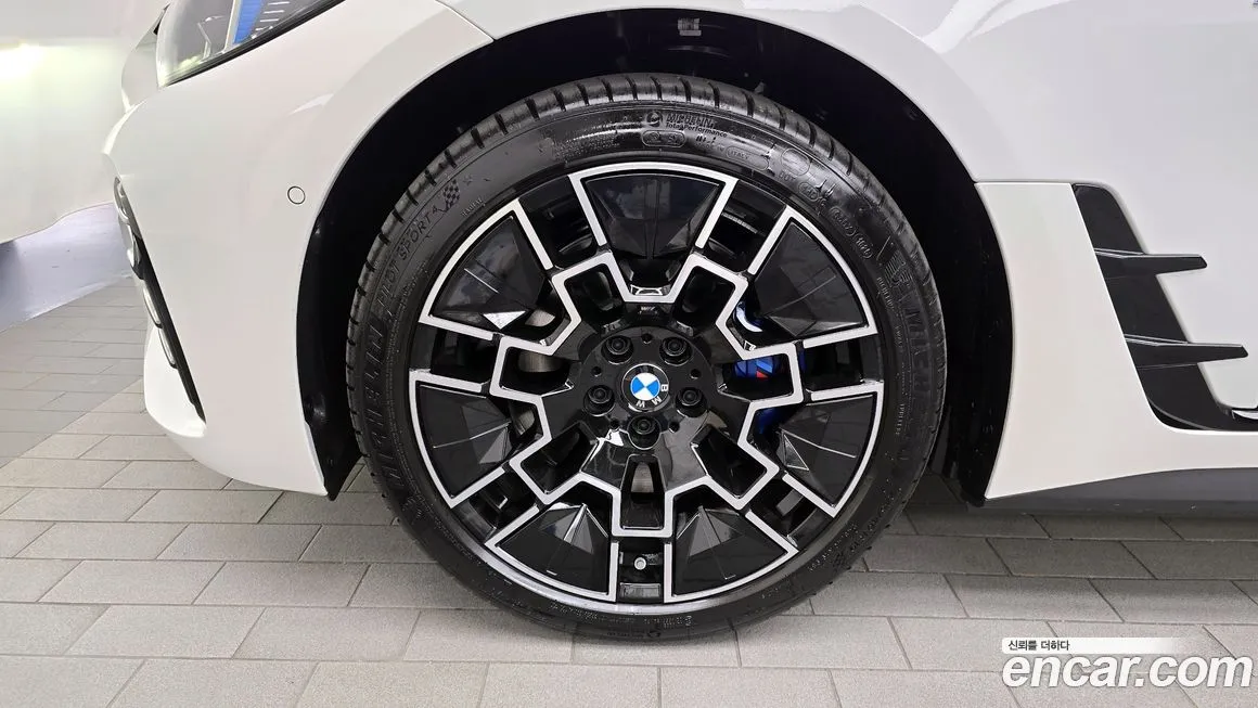 BMW i4 — фото 5
