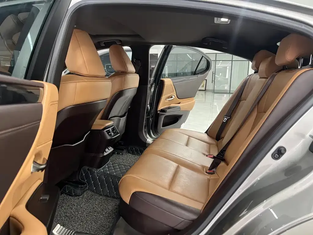 Lexus ES 2021 из CN, фото 9