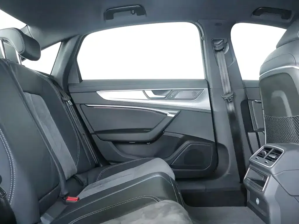 Audi A6L 2023 из CN, фото 8