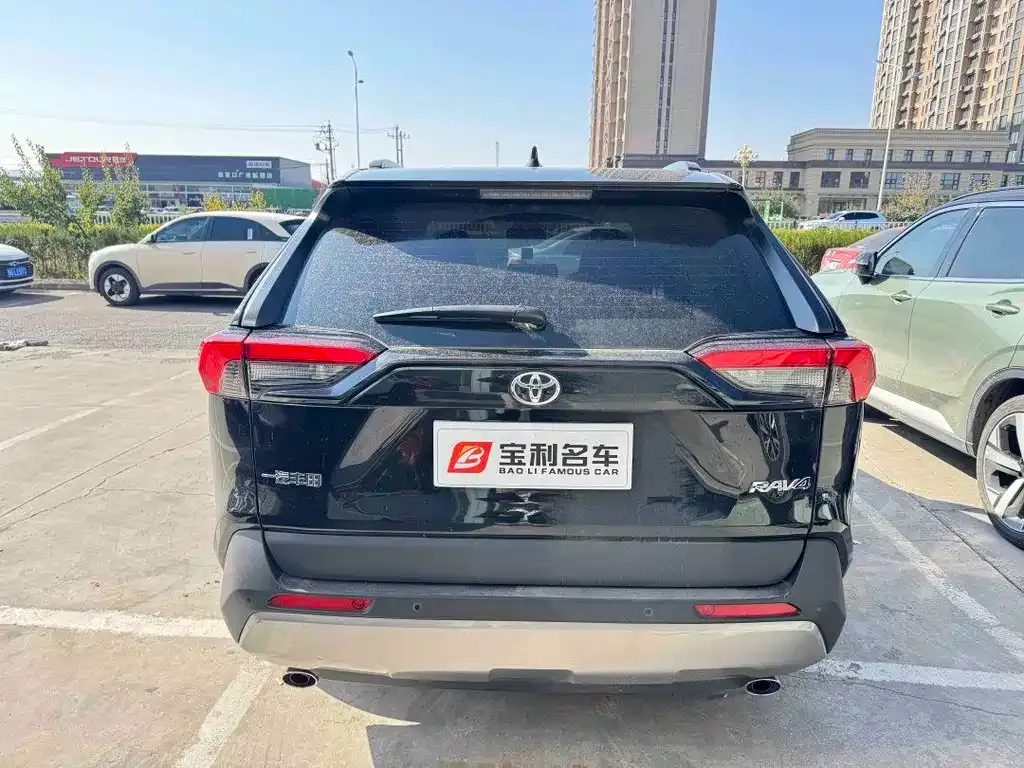 Toyota RAV4 2023 из CN, фото 2