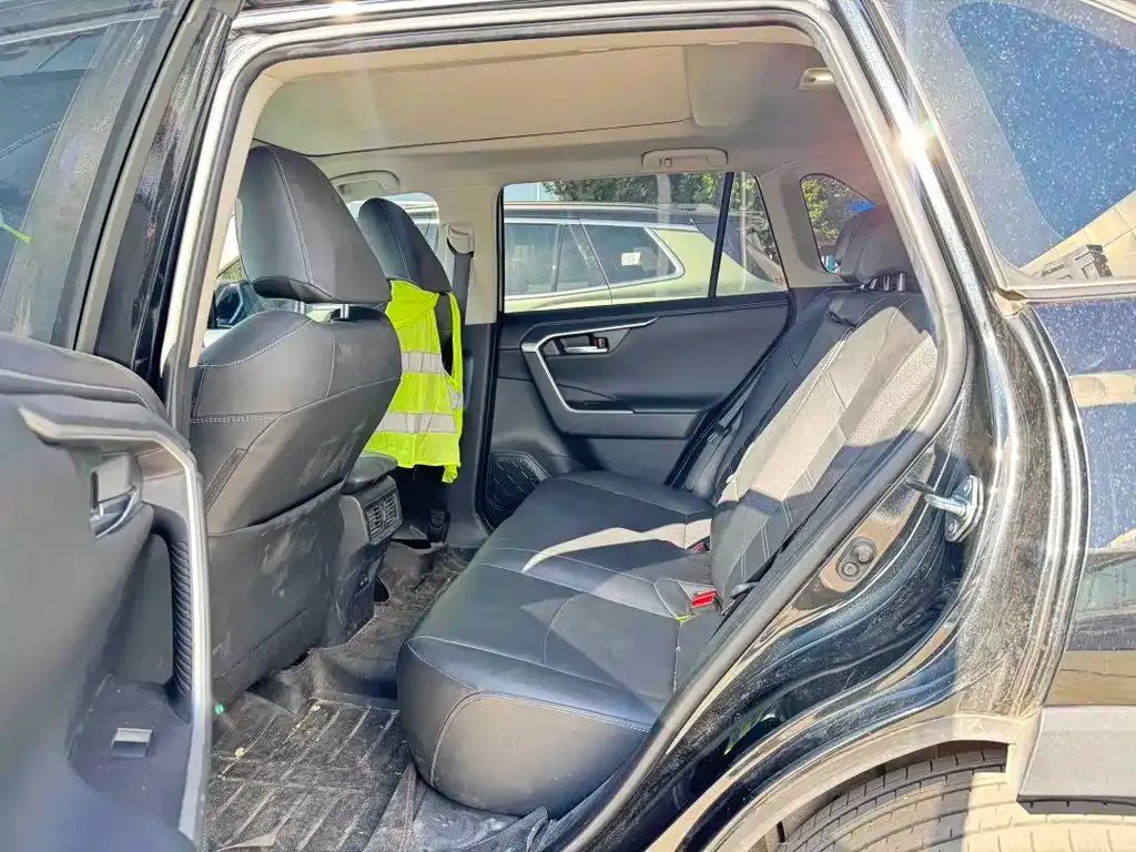 Toyota RAV4 2023 из CN, фото 3