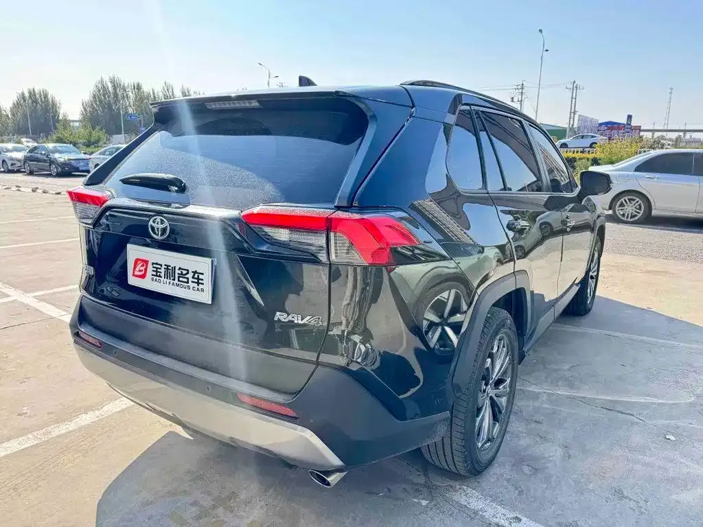Toyota RAV4 2023 из CN, фото 5