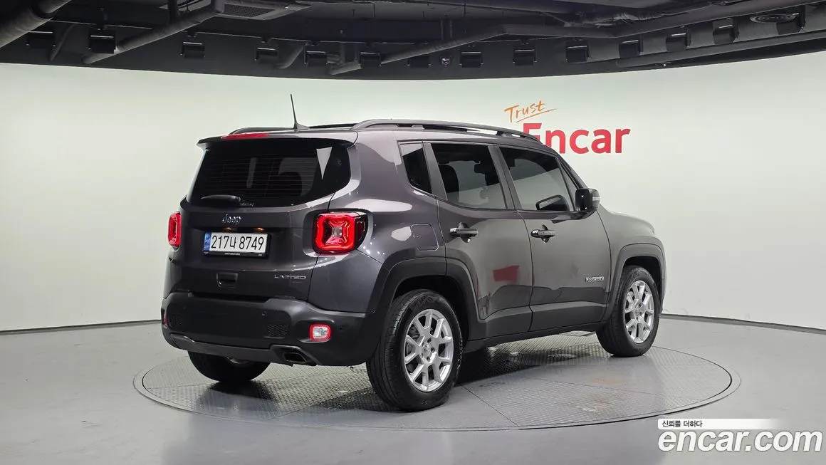 Jeep Renegade — фото 2