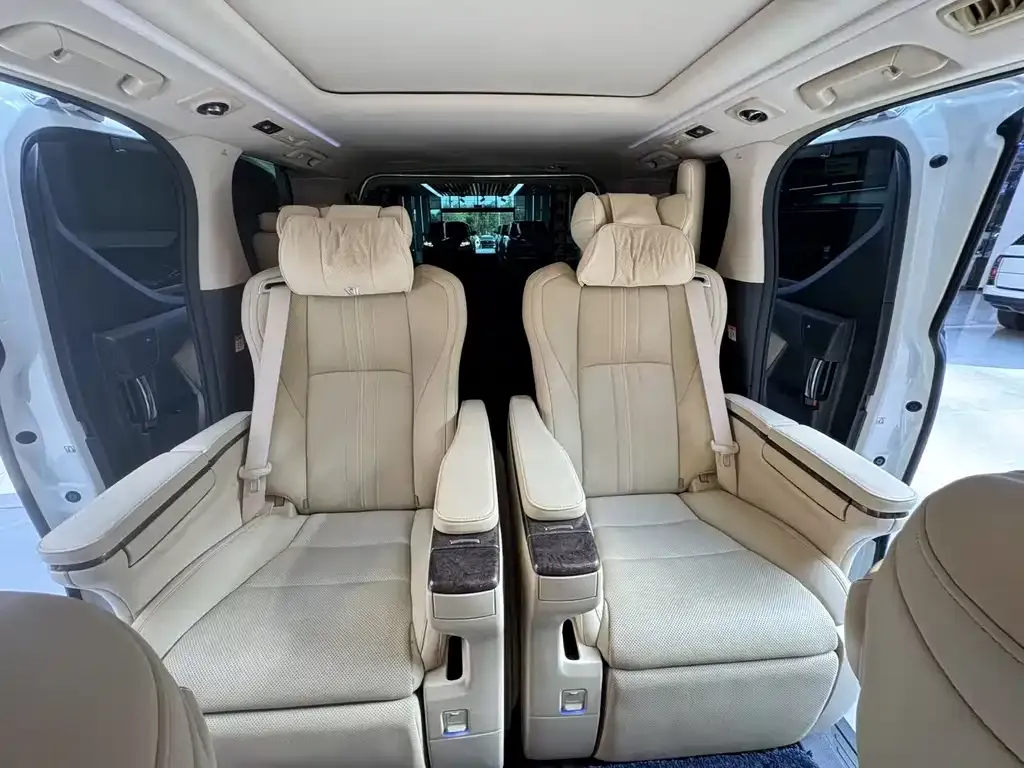 Toyota Vellfire 2023 из CN, фото 5
