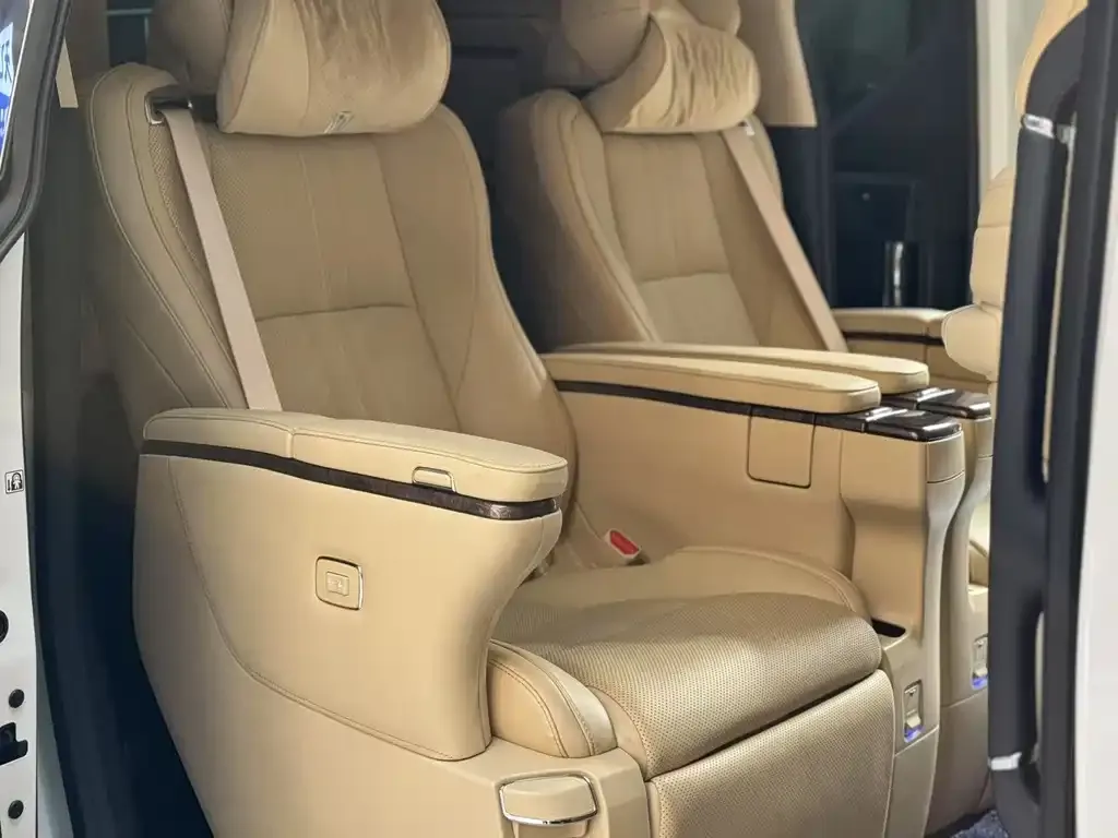 Toyota Vellfire 2023 из CN, фото 7