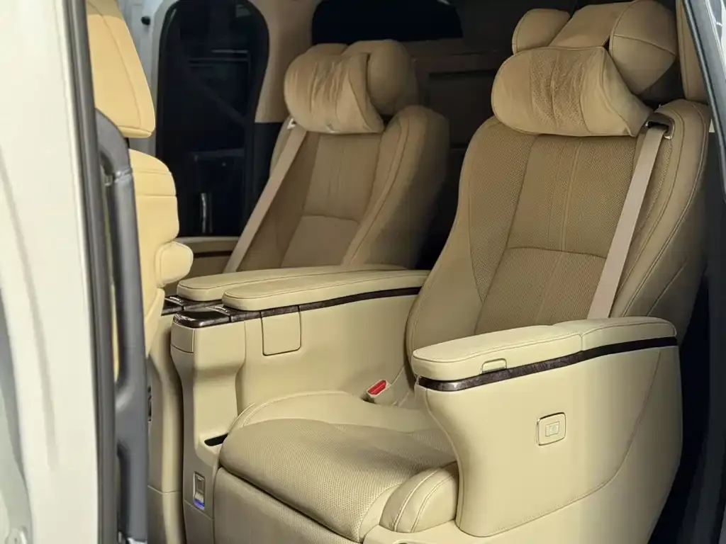 Toyota Vellfire 2023 из CN, фото 8