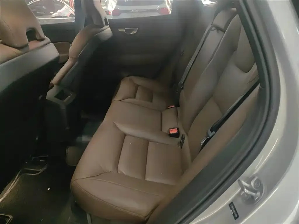 Volvo XC60 PHEV 2022 из CN, фото 10
