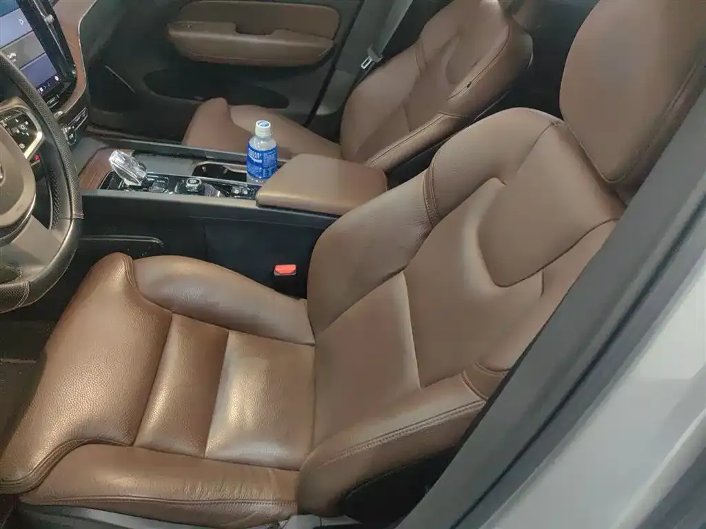 Volvo XC60 PHEV 2022 из CN, фото 6