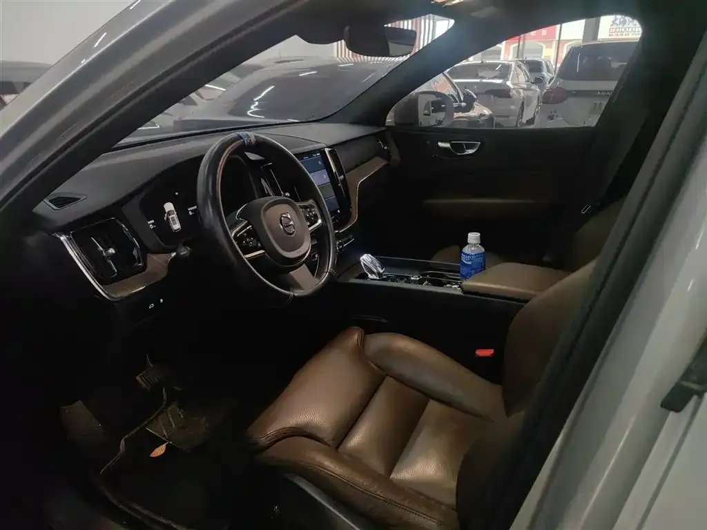 Volvo XC60 PHEV 2022 из CN, фото 9