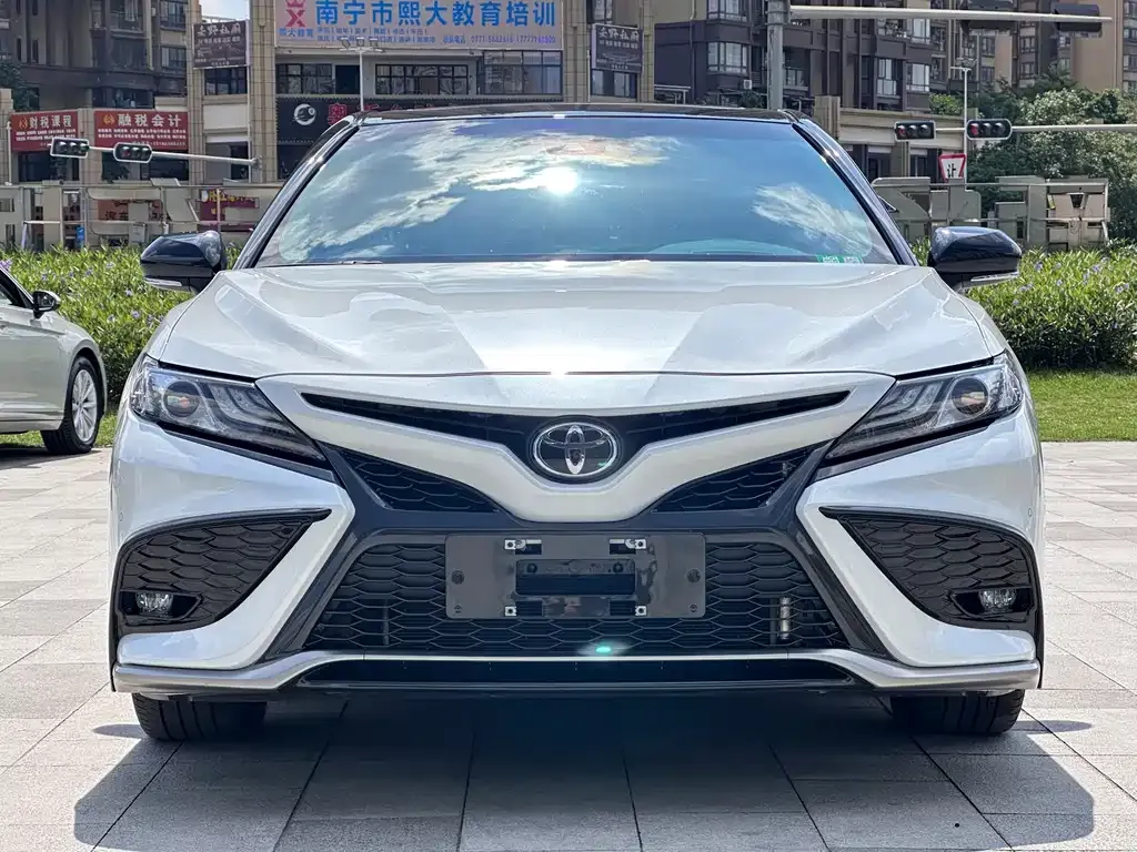 Toyota Camry 2022 из CN, фото 2
