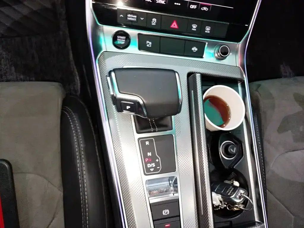 Audi A6L 2022 из CN, фото 6