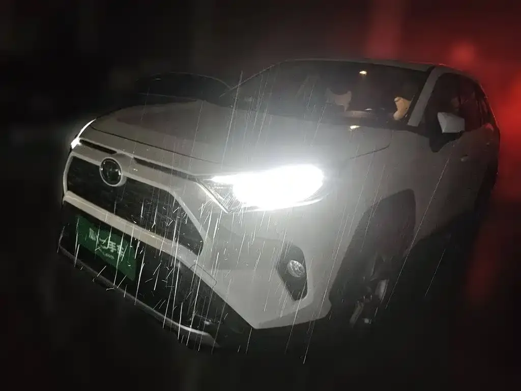 Toyota RAV4 2022 из CN, фото 1