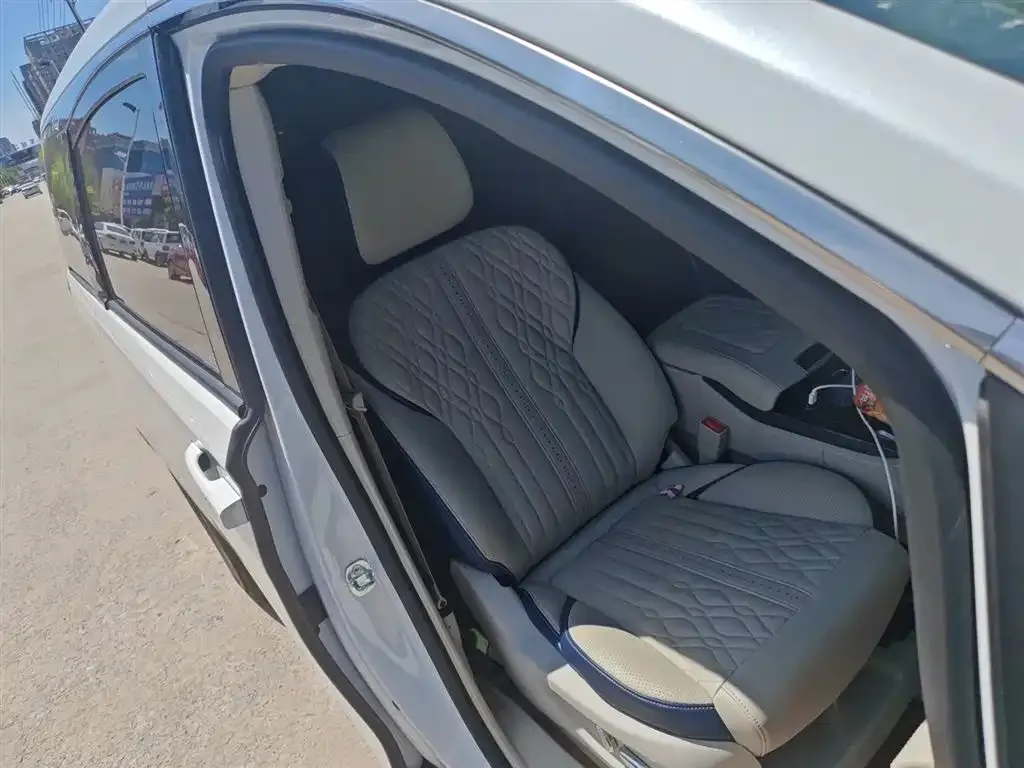 Buick GL8 2023 из CN, фото 3