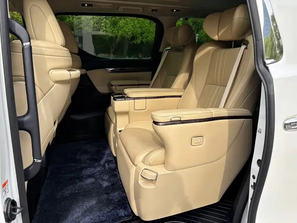 Toyota Vellfire 2023 из CN, фото 8