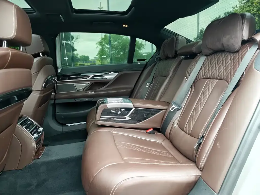 BMW 7 Series 2021 из CN, фото 7