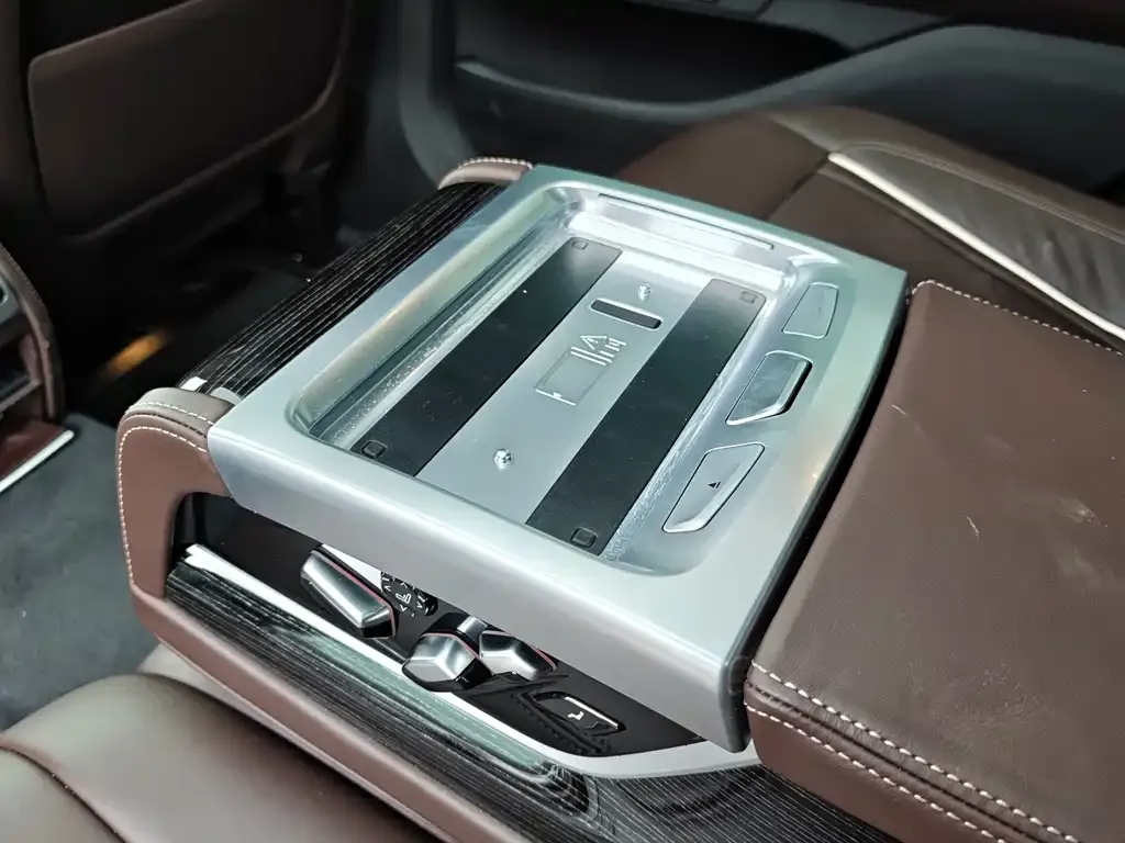 BMW 7 Series 2021 из CN, фото 8