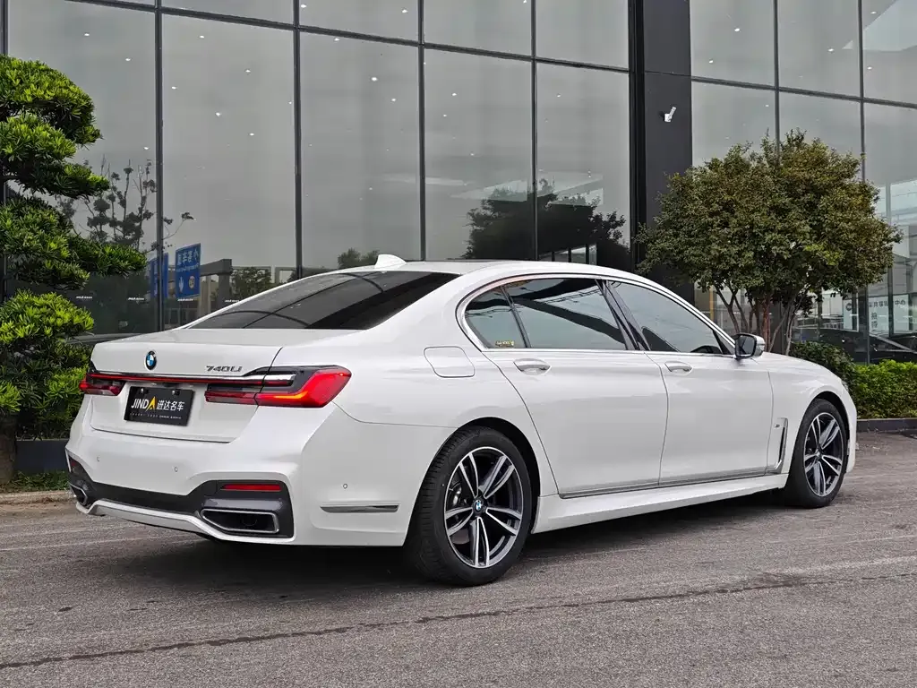 BMW 7 Series 2021 из CN, фото 9