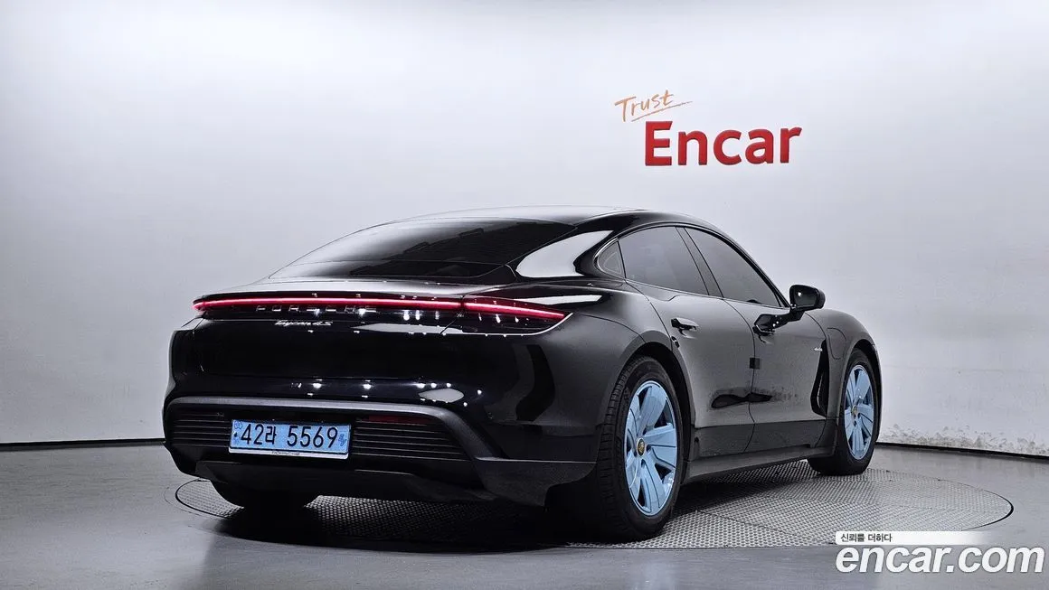 Porsche Taycan 2021 из KR, фото 2