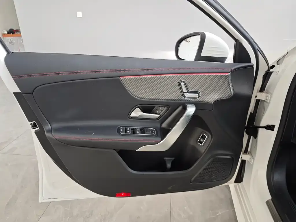 Mercedes-Benz A-Class 2024 из CN, фото 4