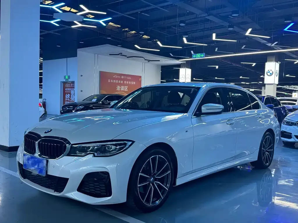 BMW 3 Series 2022 из CN, фото 1
