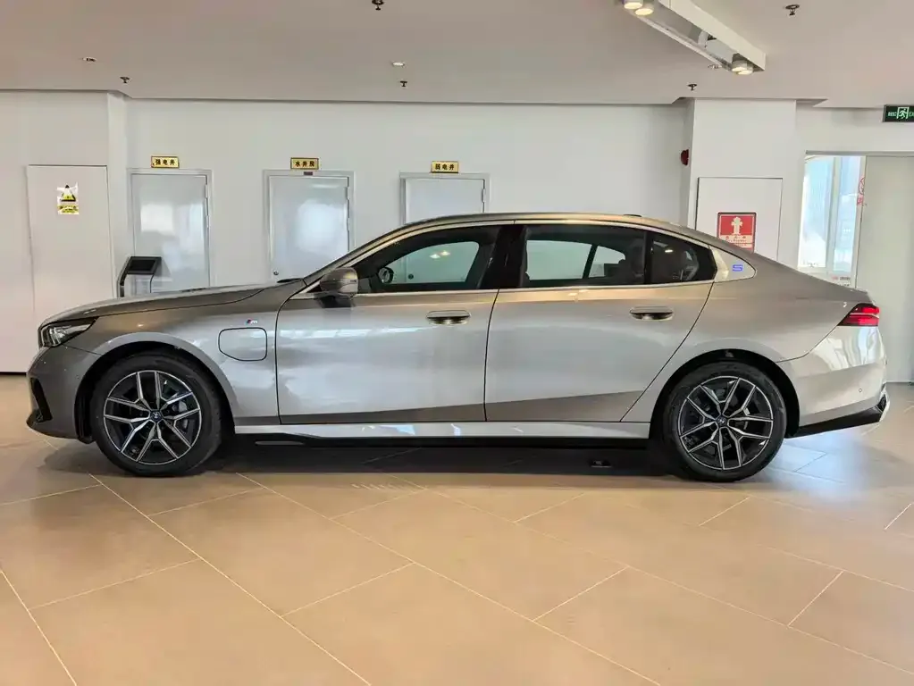 BMW i5 2024 из CN, фото 3