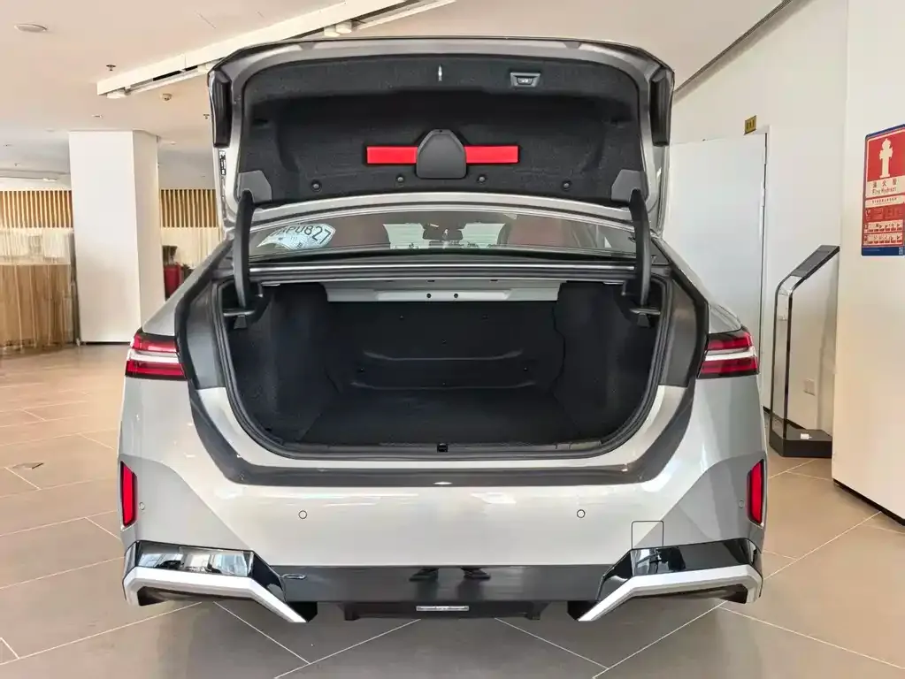 BMW i5 2024 из CN, фото 6