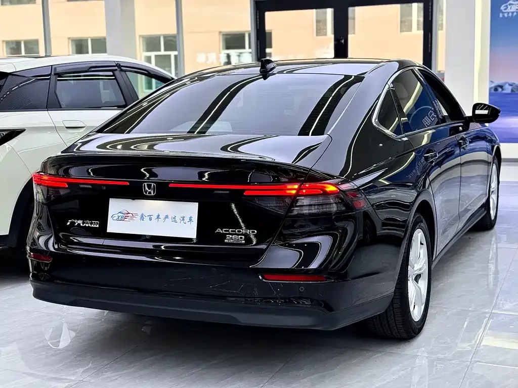 Honda Accord — фото 8