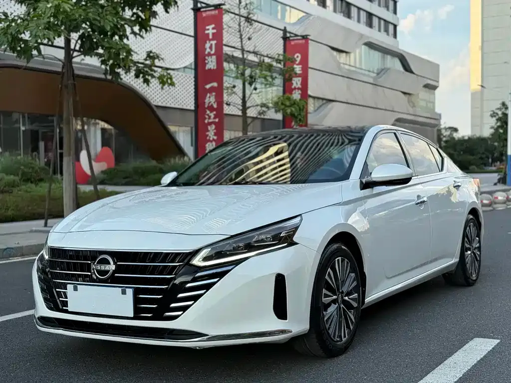 Nissan Teana — фото 1