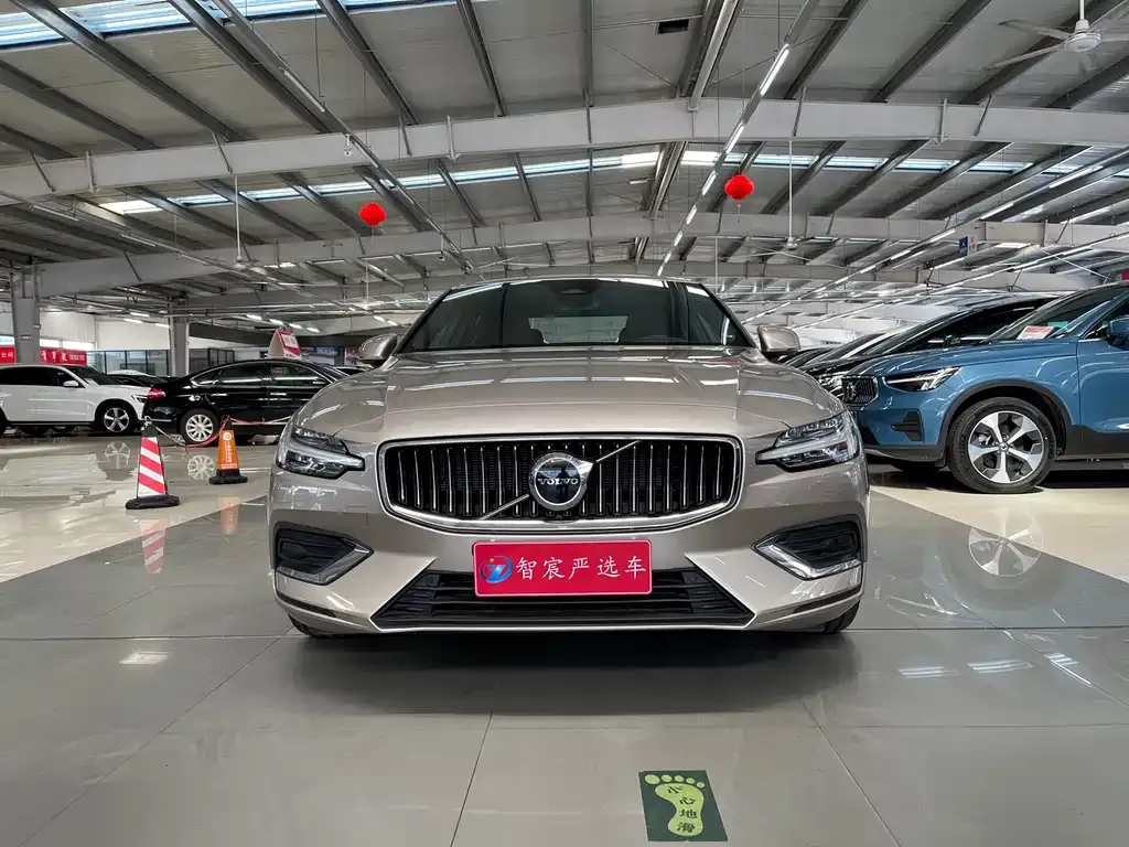 Volvo S60 2025 из CN, фото 2