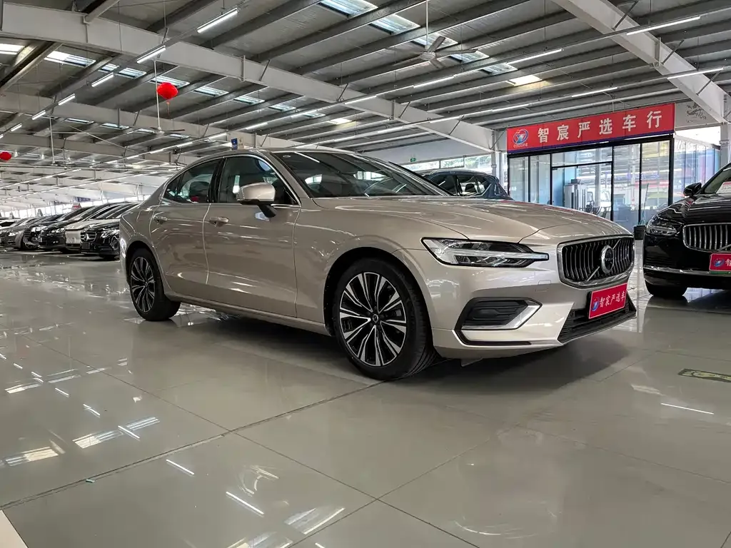 Volvo S60 2025 из CN, фото 3