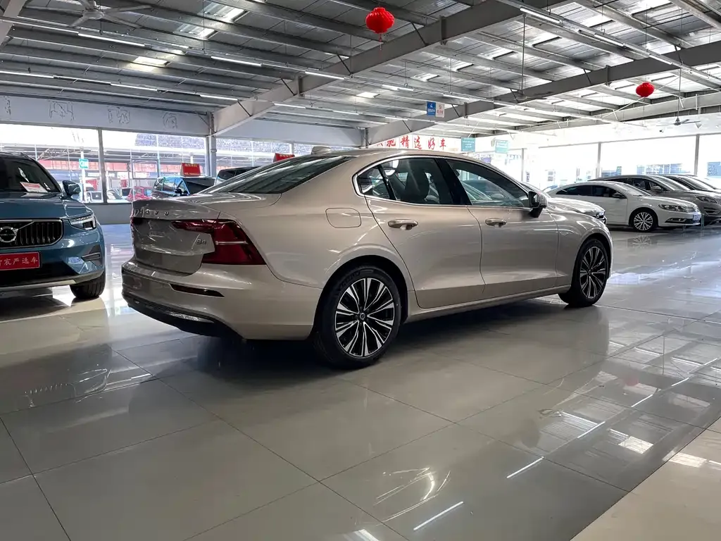 Volvo S60 2025 из CN, фото 5