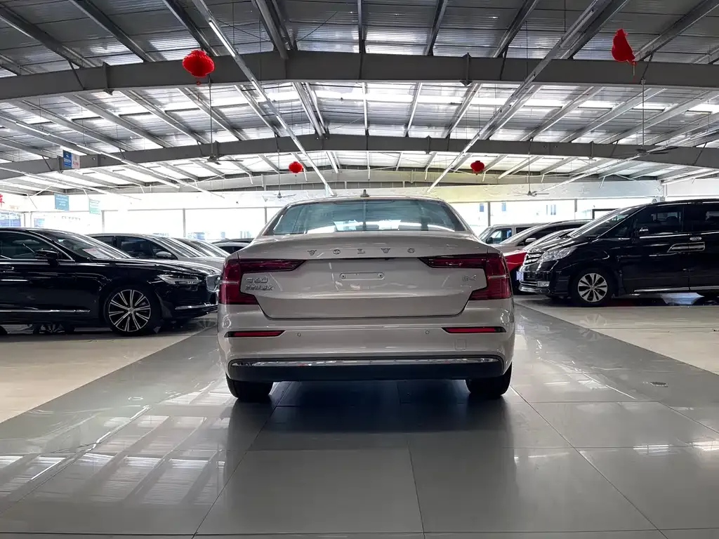 Volvo S60 2025 из CN, фото 6