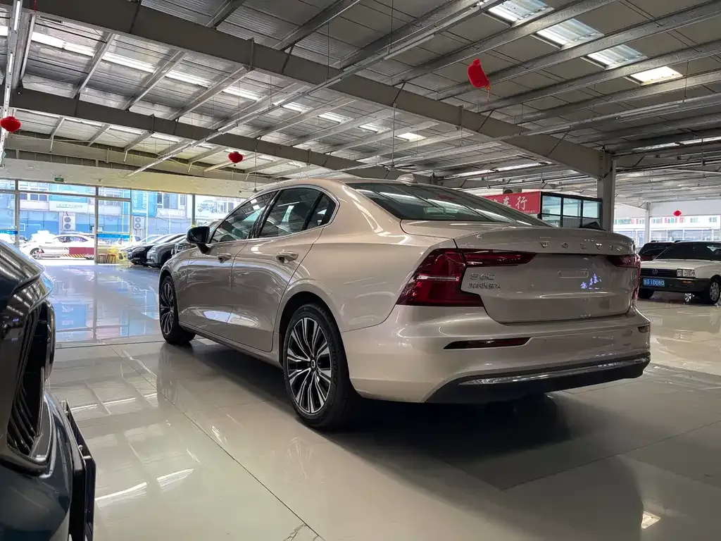 Volvo S60 2025 из CN, фото 7
