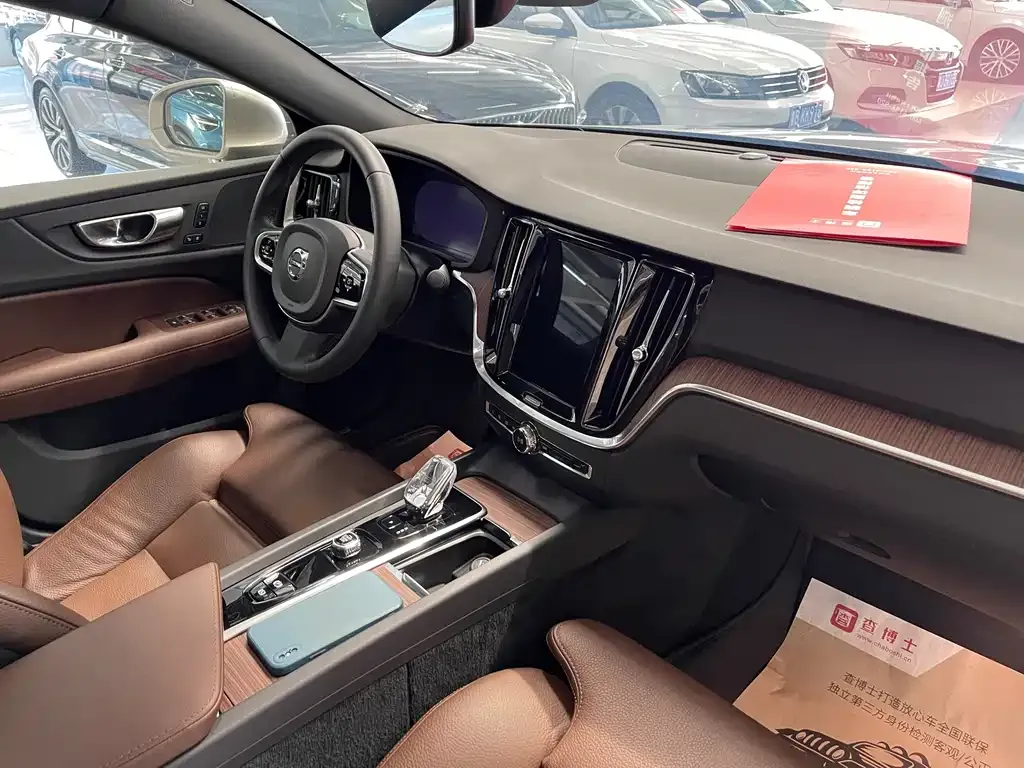 Volvo S60 2025 из CN, фото 9