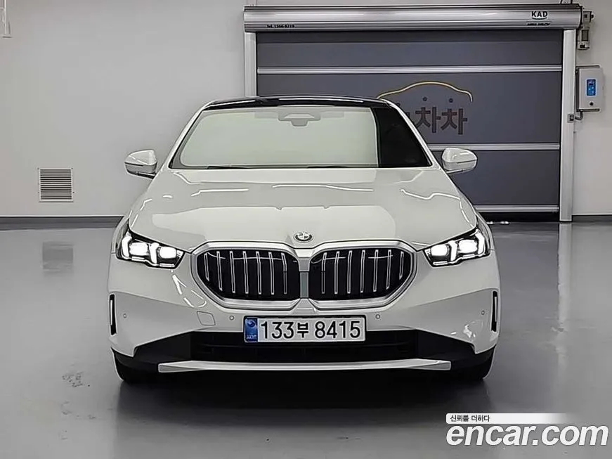 BMW 5-Series 2025 из KR, фото 2