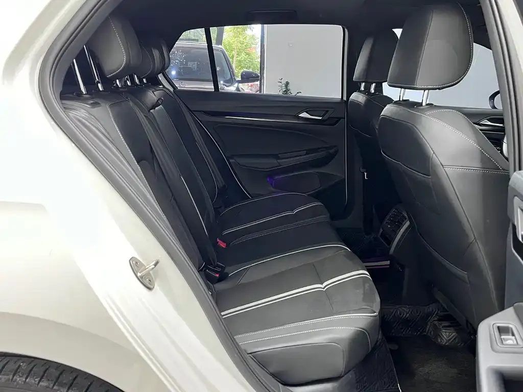Volkswagen Golf 2022 из CN, фото 7