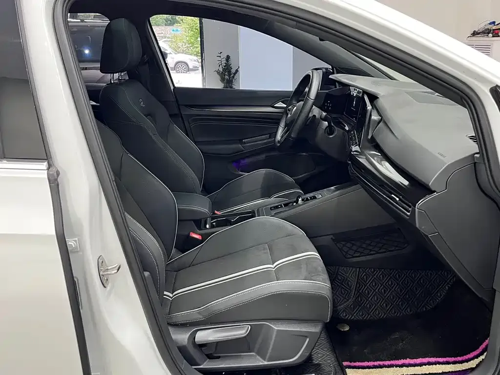 Volkswagen Golf 2022 из CN, фото 8