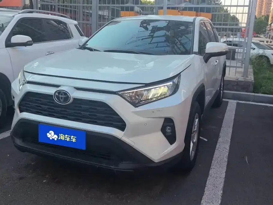 Toyota RAV4 2023 из CN, фото 1