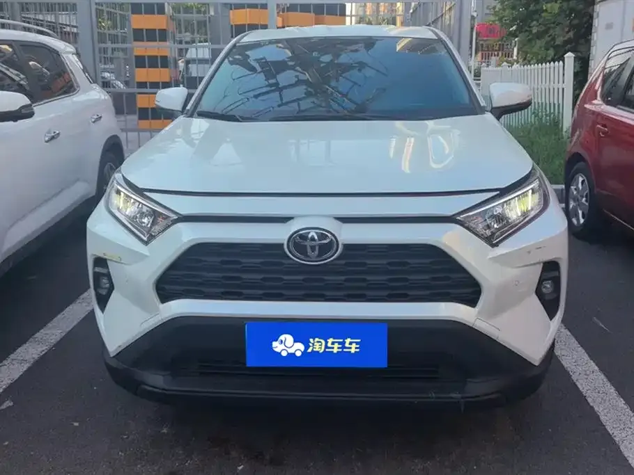 Toyota RAV4 2023 из CN, фото 2